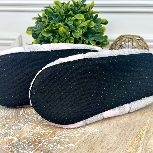 Cozy Gray and Pink Heart Slippers with Bow - Picture 3 of 4